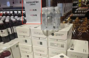 一買十箱太便宜！胖東來18元礦泉水遭哄搶