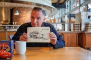 《賽車總動員》的黑暗真相：人類為何缺席？